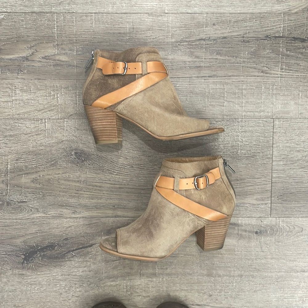 Lucky Brand Leather Peep Toe Wedges Size 6.5 - Picture 1 of 7